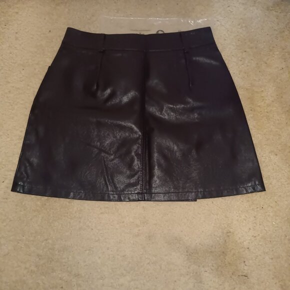 Faux  leather skirt - Picture 2 of 4
